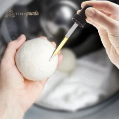 Merkloos Droger Ballen XL 6 Stuks Inclusief Lavendelolie – Zero Waste Dryer Balls - Duurzaam – Wasverzachter – Herbruikbare Drogerballen – Droogt De Was Sneller – Tiny Panda -bol winkel 1200x1200 1087