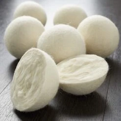 Merkloos Droger Ballen XL 6 Stuks Inclusief Lavendelolie – Zero Waste Dryer Balls - Duurzaam – Wasverzachter – Herbruikbare Drogerballen – Droogt De Was Sneller – Tiny Panda -bol winkel 1200x1200 1091