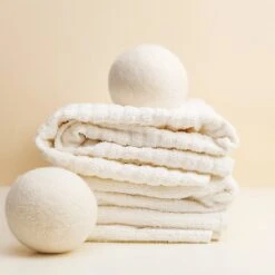 Apeiron Drogerballen - Droogballen - 6 XL Wasbollen - Droger - Duurzaam - Wasmachine - Wasverzachter - Energie Besparen - Zero Waste - Schapenvacht - Wol -bol winkel 1200x1200 1139