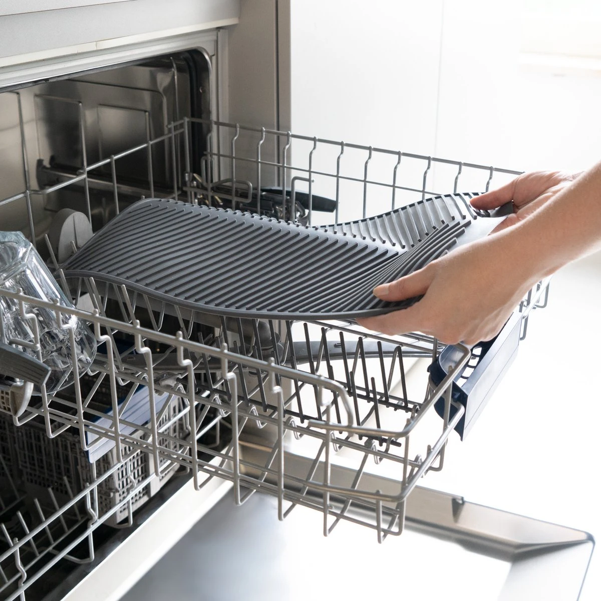 Navaris siliconen droogmat met afvoer - Aanrecht droogmat voor afwas, borden, bestek, glazen - Grijs Navaris Siliconen Droogmat Met Afvoer - Aanrecht Droogmat Voor Afwas, Borden, Bestek, Glazen - Grijs -bol winkel 1200x1200 1785