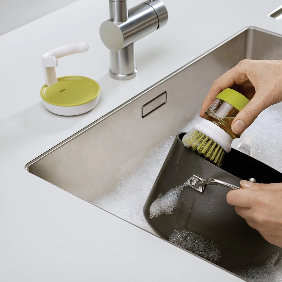 Joseph Joseph Afwasborstel Palm Scrub - Incl Houder - Grijs Joseph Joseph Afwasborstel Palm Scrub - Incl Houder - Grijs -bol winkel 1200x1200 1794