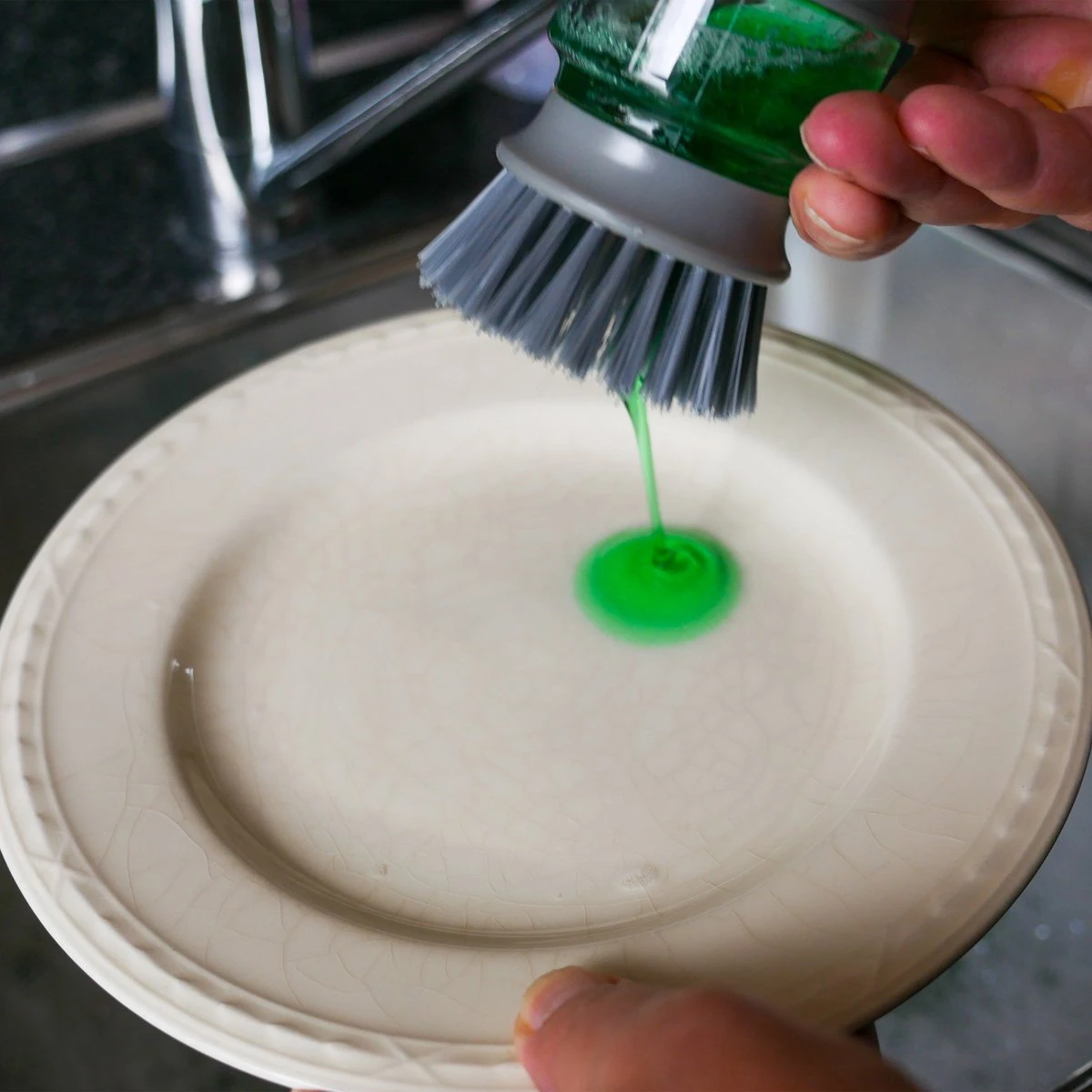 In Round Afwasborstel met Zeepdispenser / Zeepreservoir – Inclusief Houder – Grijs – Afwas Borstel – Zeep Handborstel – Doseerpomp – Afwasmiddel Dispenser – Navulbaar In Round Afwasborstel Met Zeepdispenser / Zeepreservoir – Inclusief Houder – Grijs – Afwas Borstel – Zeep Handborstel – Doseerpomp – Afwasmiddel Dispenser – Navulbaar -bol winkel 1200x1200 1812