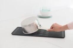 Brabantia SinkSide Afdruiprek Compact - Dark Grey 3 Brabantia SinkSide Afdruiprek Compact - Dark Grey -bol winkel 1200x799 1