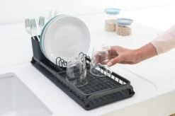 Brabantia SinkSide Afdruiprek Compact - Dark Grey 2 Brabantia SinkSide Afdruiprek Compact - Dark Grey -bol winkel 1200x799