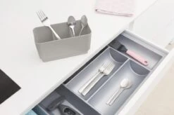 Brabantia SinkSide Afdruiprek Compact - Mid Grey 5 Brabantia SinkSide Afdruiprek Compact - Mid Grey -bol winkel 1200x799 9