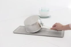 Brabantia SinkSide Afdruiprek Compact - Mid Grey 7 Brabantia SinkSide Afdruiprek Compact - Mid Grey -bol winkel 1200x801 2