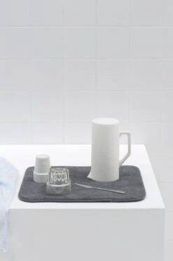 Brabantia SinkSide Afdruipmat Microvezel - 47 X 40 Cm - Dark Grey 2 Brabantia SinkSide Afdruipmat Microvezel - 47 X 40 Cm - Dark Grey -bol winkel 799x1200 1