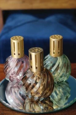 Ashleigh & Burwood Lampenolie Geurolie - Freesia & Orchid 250 Ml -bol winkel 800x1200 13